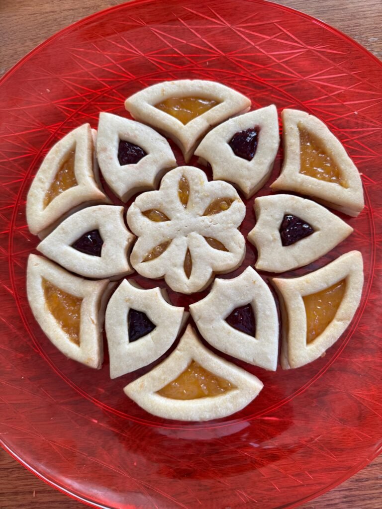 Complete cookie flower decoration with filling, made with graduated flower cookie cutter set.